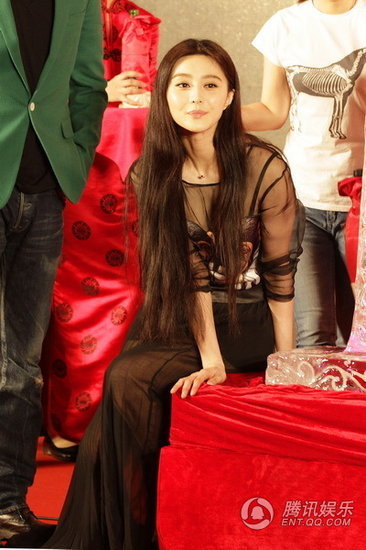 <em>范冰冰</em>透视装大方露<em>内衣</em> 被疑没<em>穿内裤</em>(组图)-