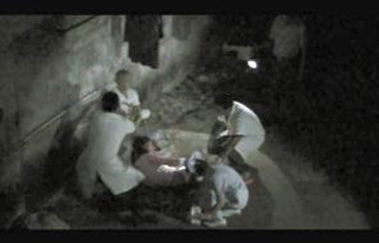男子为吸毒<em>女友</em>挟持人质 警察扮<em>医生</em>夺刀_新闻