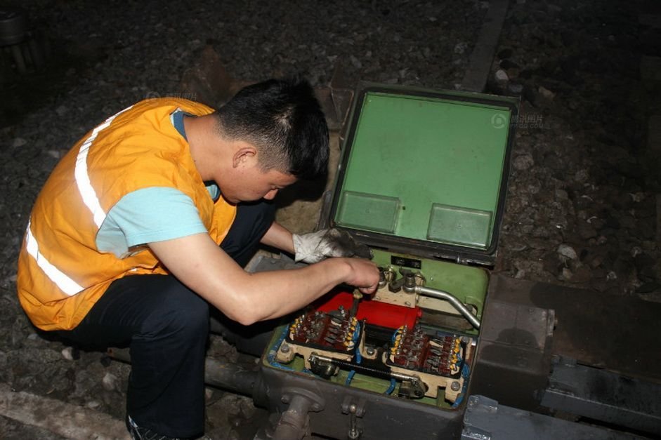 [社会万象]中国人的一天:铁路信号工(转载)