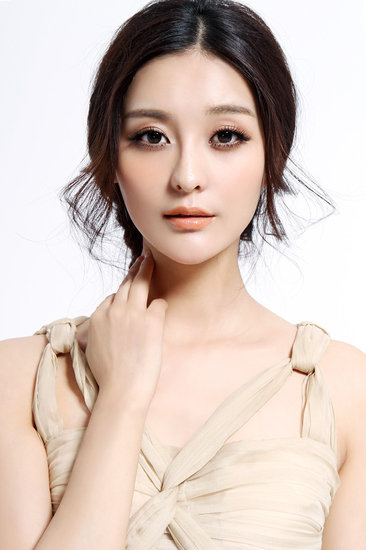 组图:<em>美女</em>诸笑笑酷似范冰冰 夏日清新写真曝光