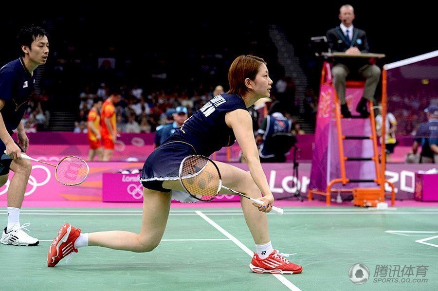 高清:日本<em>羽球</em>美女潮田玲子赛场裙角飞扬-<em>羽毛球</em>