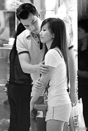 赌王21岁儿子甜言蜜语<em>哄女友</em> 酒店开房45分钟