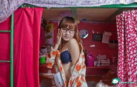 东方网-东方游戏-<em>大学</em>囧事笑抽你:美女玩家自制