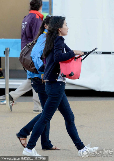 郭晶晶穿<em>紧身牛仔裤</em> 现身跳水赛场表情凝重-燕