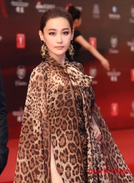 TVB小生吴卓羲恋上张馨予 微博人气大PK