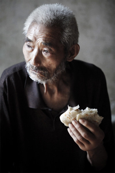 《活着》：脆弱的空