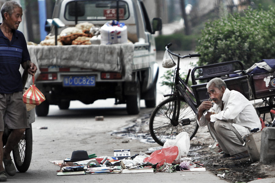 《活着》：脆弱的空