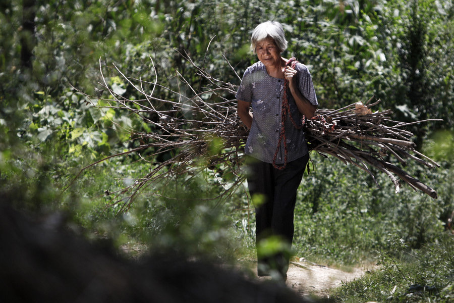 《活着》：脆弱的空