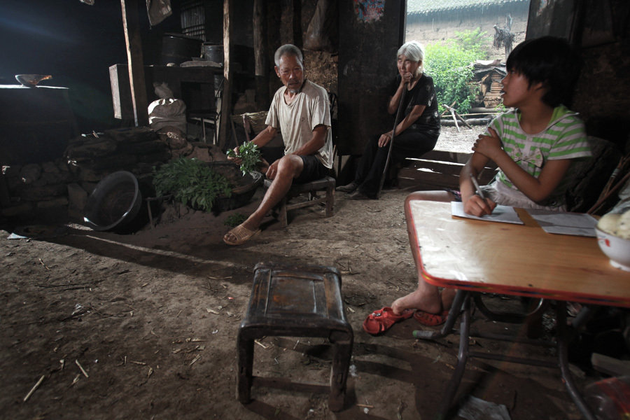 《活着》：脆弱的空