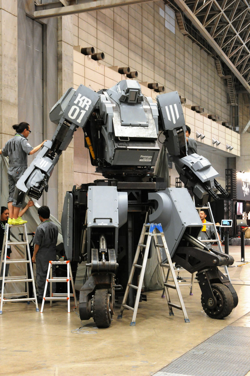 日本造出世界首个四足载人机器人
