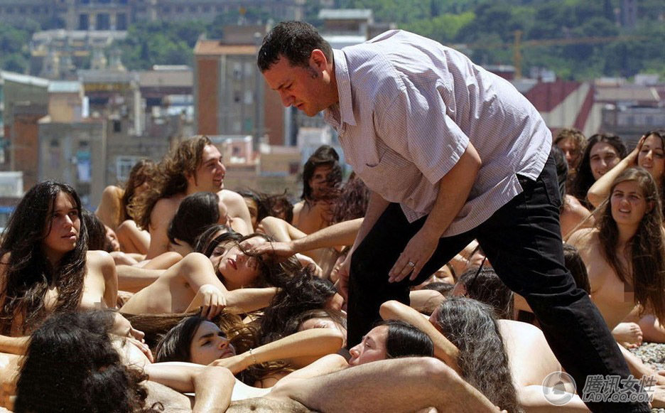 裸体艺术美感不再 密集恐惧症者慎入-燕赵都市