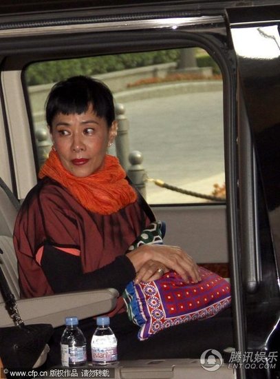 周润发夫妇低调用餐 发嫂撇老公提前返港-燕赵