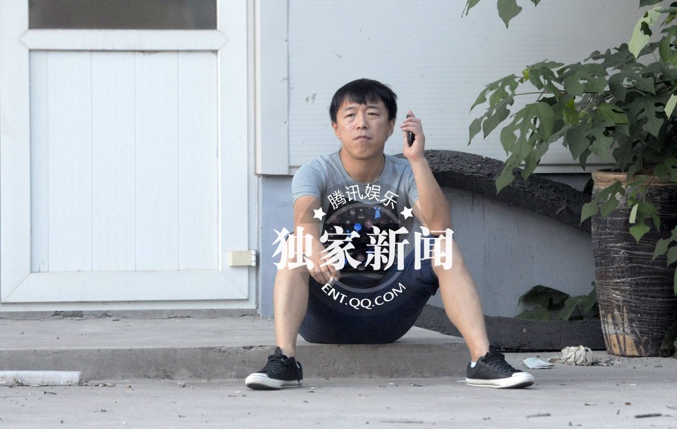  黄渤 袁泉排练 话剧 《 活着 》  黄渤 吸烟减压 - 【