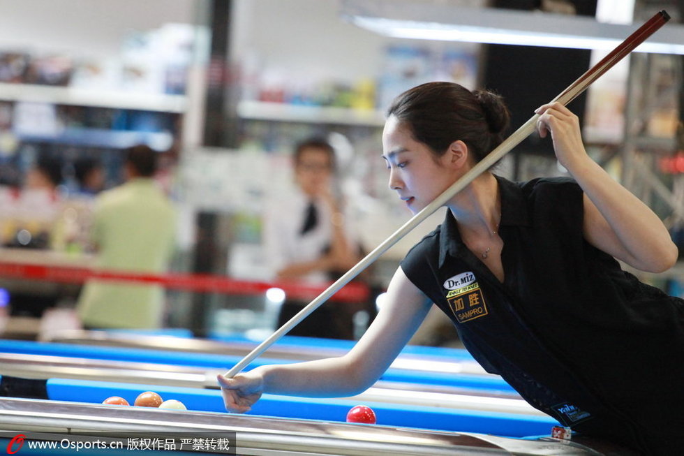 高清:<em>女子台球</em>世锦赛 潘晓婷车侑蓝冷艳出战_