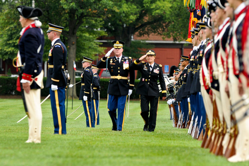  美军首位 四星 女 上将退役 军方举行隆重欢送仪