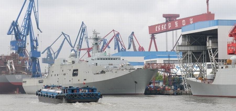 中国海军3艘新型船坞登陆舰齐集军港