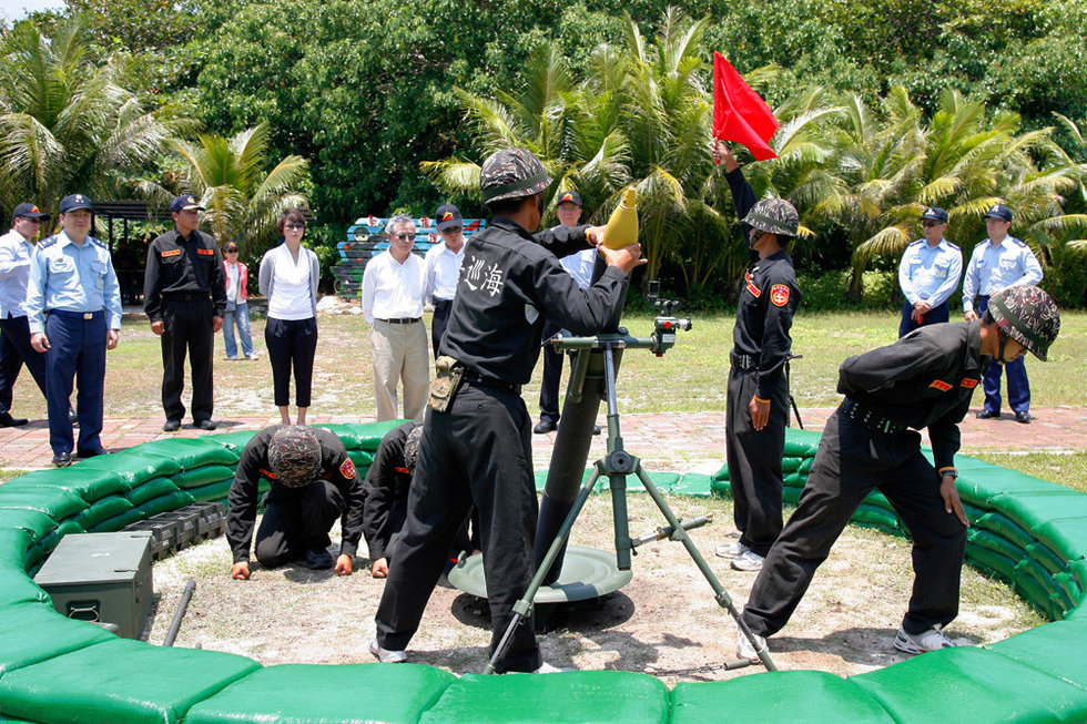 [军情观察]高清:台湾太平岛守军装备业余被讥散兵游勇(转载)