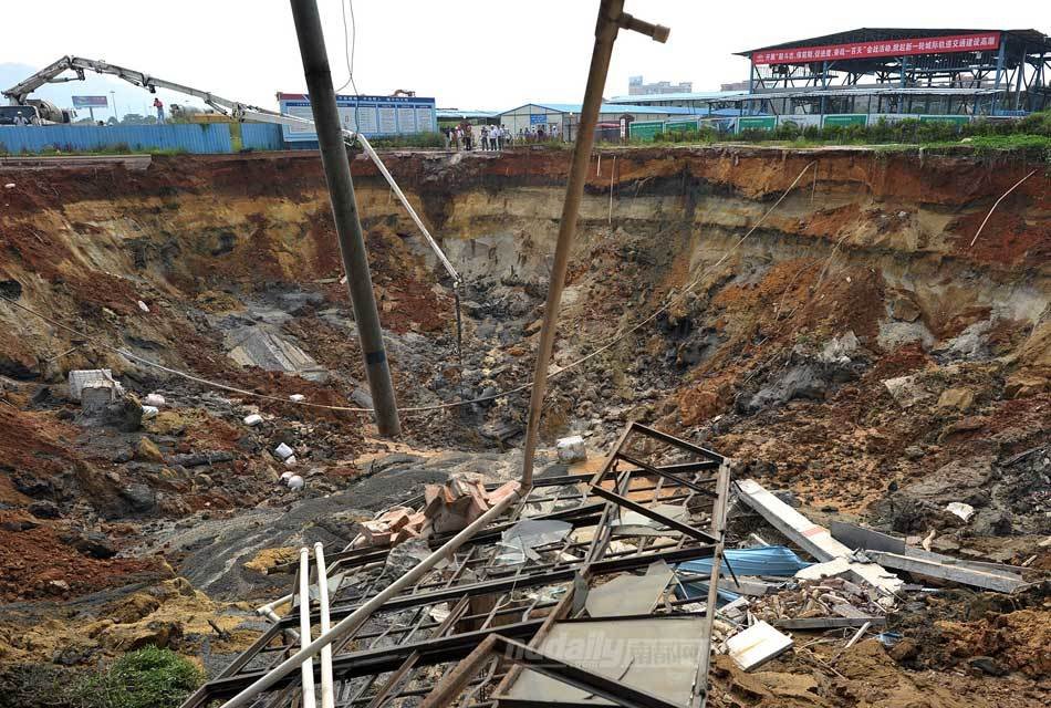 莞惠城轨东莞寮步段塌方 面积达4000平方米
