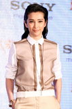 李冰冰宣传《生化5》 称事业线纯天然不需要挤