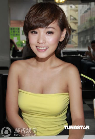 34c爆乳嫩模vivian罗彩玲瘦体不瘦胸