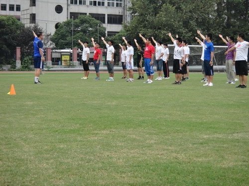 组图:上海市校园足球联盟 裁判员培训班开班