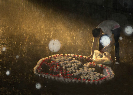 武汉大二男生暴雨求爱40分钟<em>打动女孩</em>,元芳,你