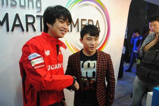 东方网-东方游戏-WCG2012:SKY与冯喆比赛现