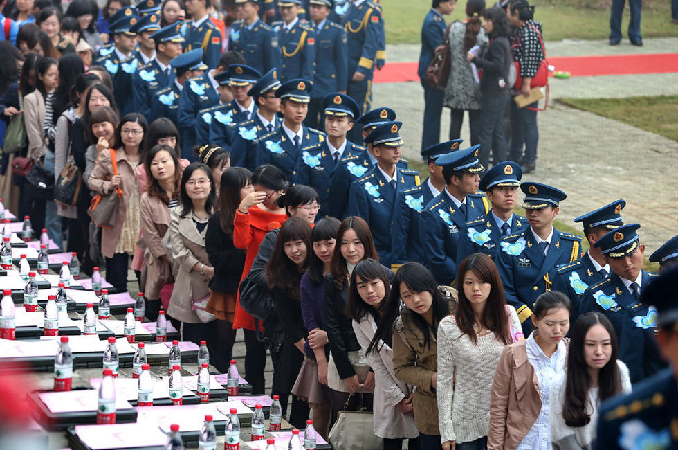 武汉军官集体相亲跳舞图片