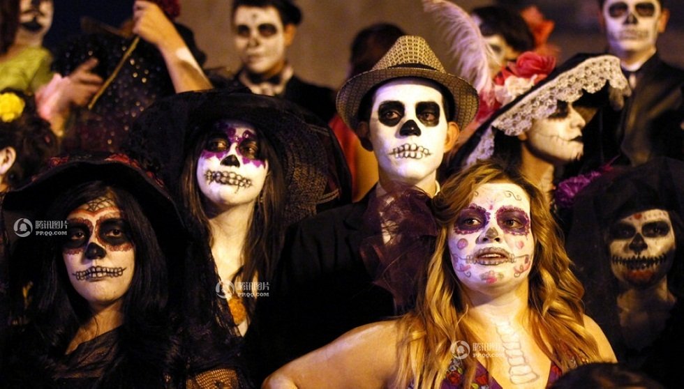 [社会万象]墨西哥庆祝亡灵节 五彩骷髅上街游