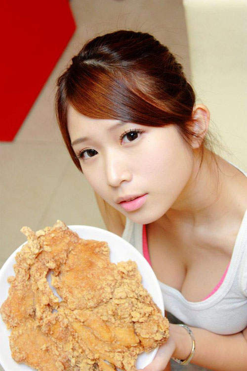 【八目妖爆笑社区】--<em>鸡排妹</em><em>教你</em>做鸡排!