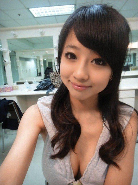 东方网-东方游戏-郑婷晃奶扮《拳皇》系列乳摇