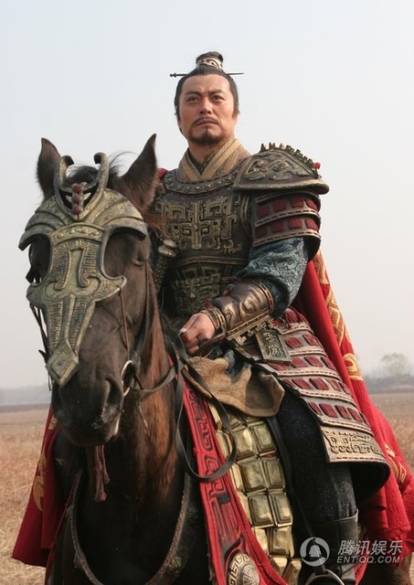 任程伟拍《楚汉争雄》磨破屁股 垫卫生巾仍侧漏;; 任程伟拍骑马戏磨破