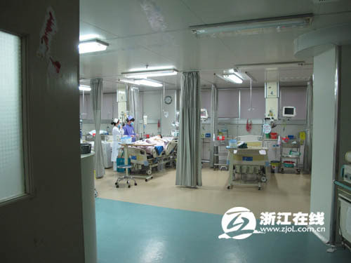 杭州保时捷撞飞研三学生 下沙经常有人深夜飙