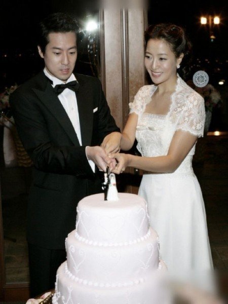 关键时刻要有出众表现 <em>韩国女星婚纱</em>照集锦_婚
