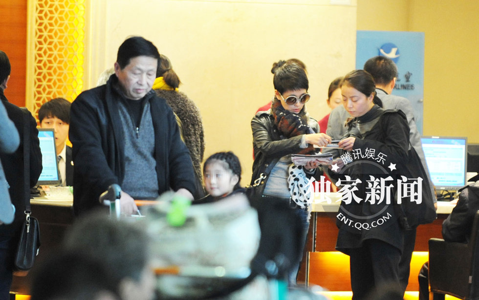 独家:辣妈率队亲力亲为 马伊琍举家外出度假图片