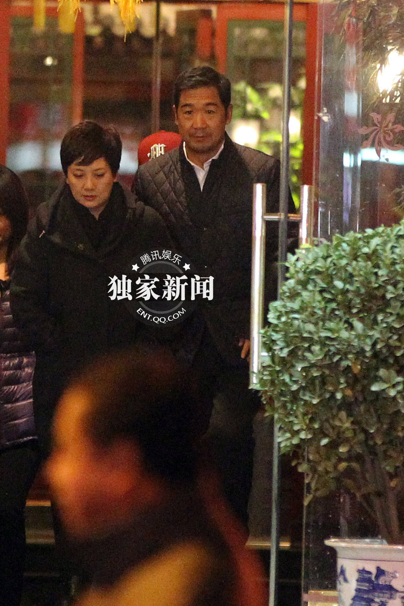 张国立夫妇高档餐厅宴客 邓婕女王范十足图片