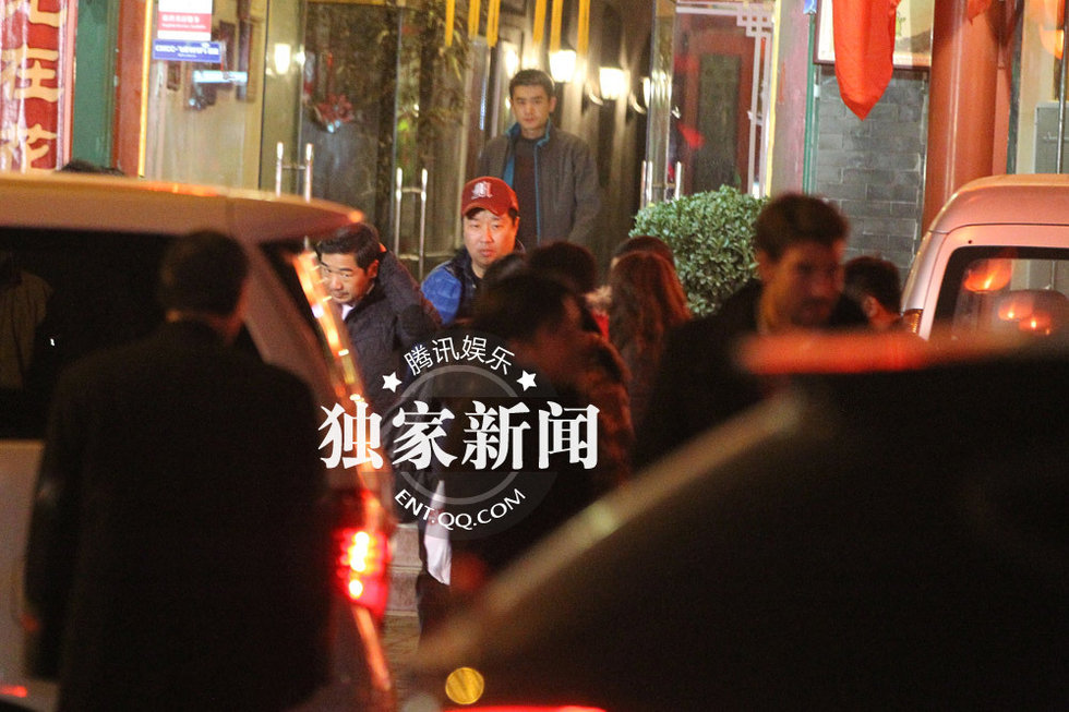 张国立夫妇高档餐厅宴客 邓婕女王范十足图片