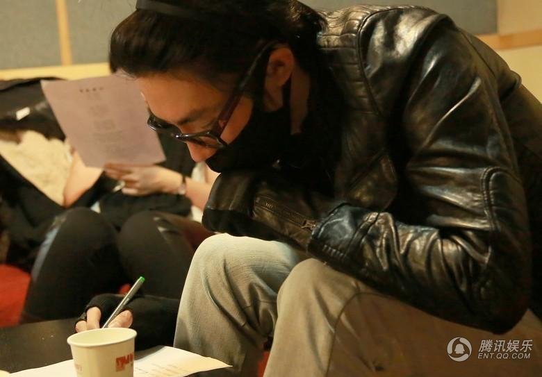 俞灏明烧伤后首露真容 录制励志新歌状态好图片