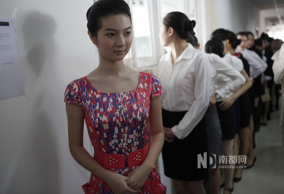 南航<em>深圳招聘空姐</em>空少 应聘者多为90后_新闻中
