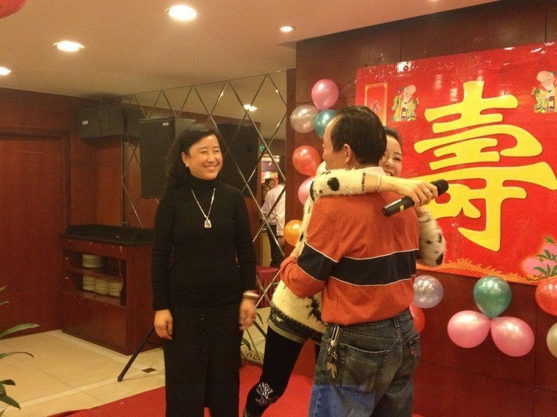 高清：潘晓婷父亲60大寿 女儿贵妇装亮相图片