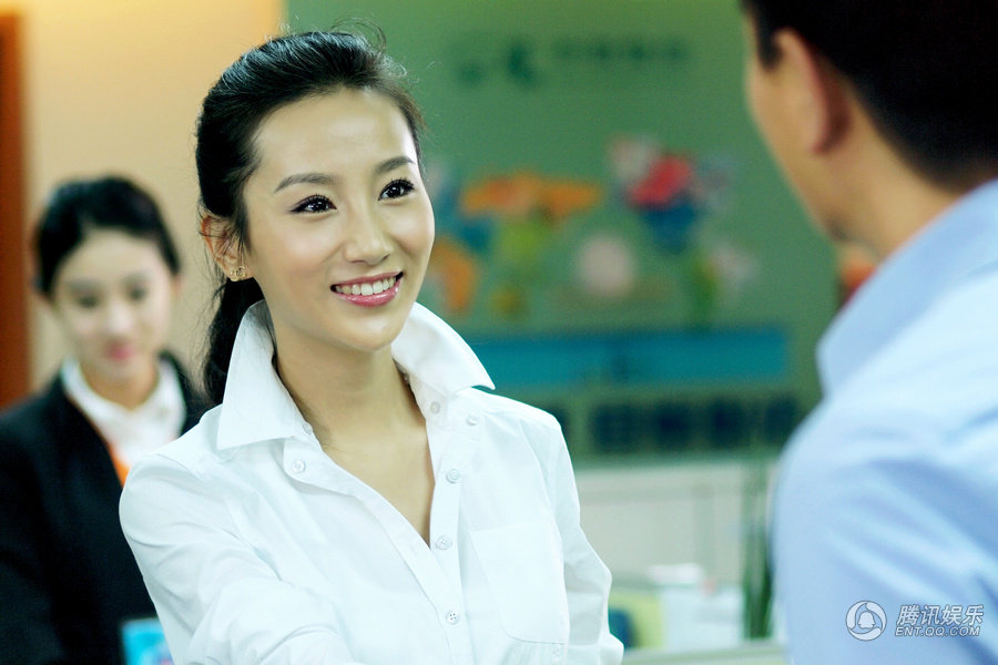 高洋《离婚前规则》白领造型清新靓丽 - 娱乐明