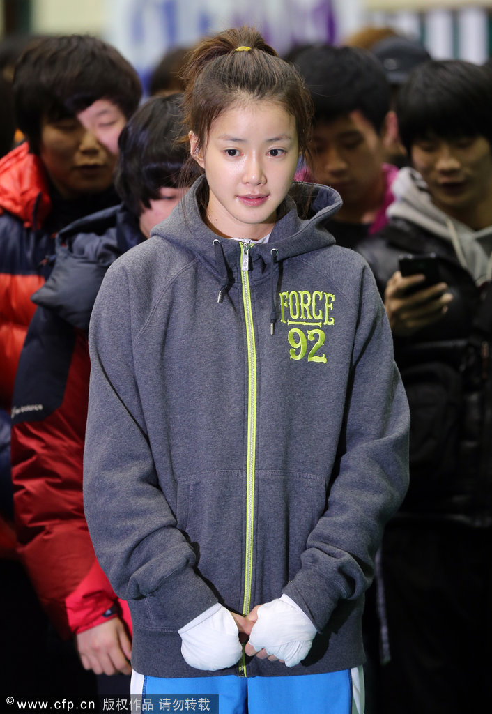 高清：美女拳手李诗英 金刚芭比红妆武装皆宜图片