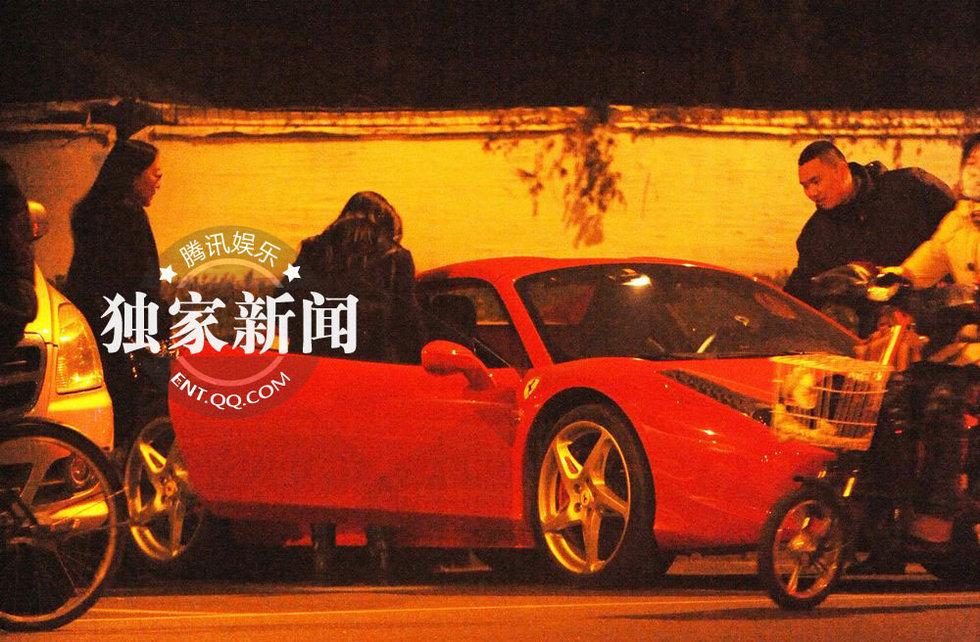 独家：刘亦菲获保安相助 大方付小费酬谢对方图片
