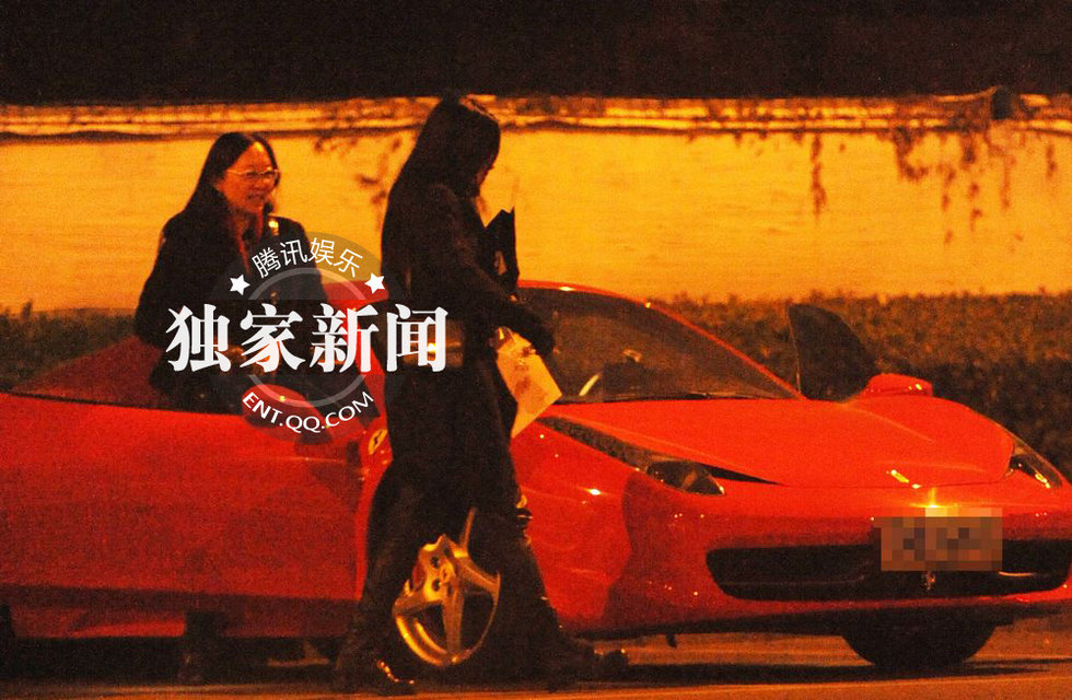 独家：刘亦菲获保安相助 大方付小费酬谢对方图片
