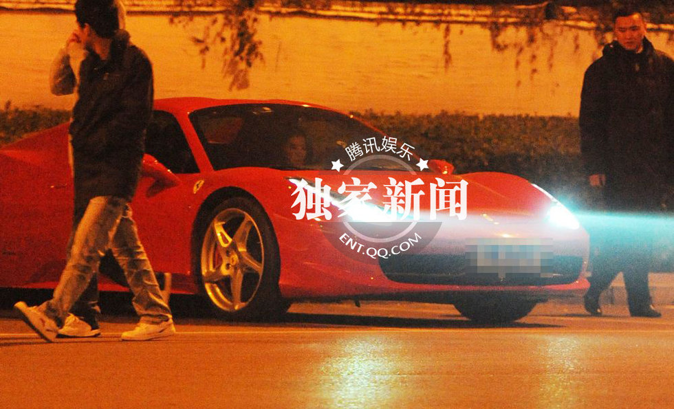 独家：刘亦菲获保安相助 大方付小费酬谢对方图片