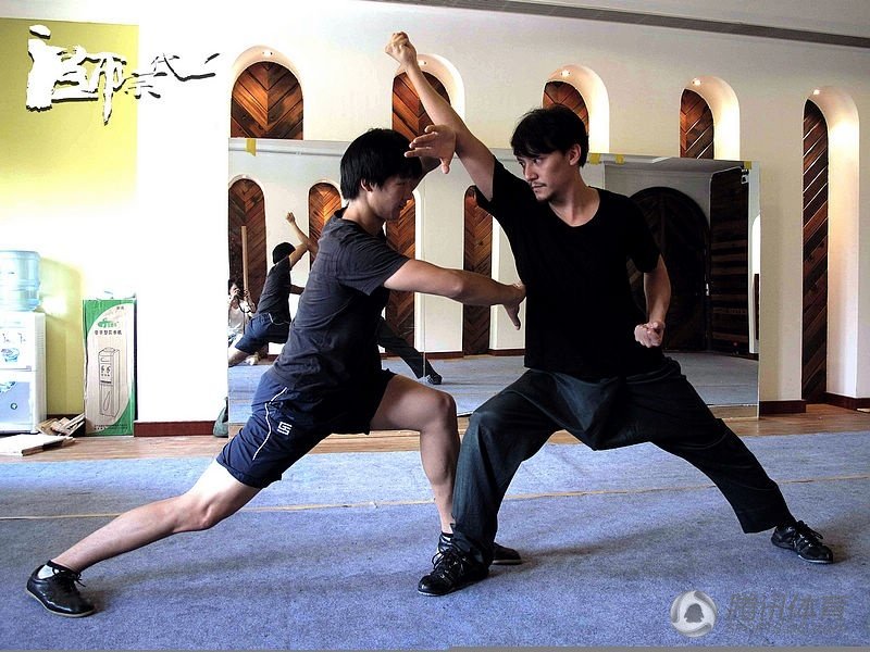 高清：章子怡学武术被压腿惨叫 师成秀拳脚图片