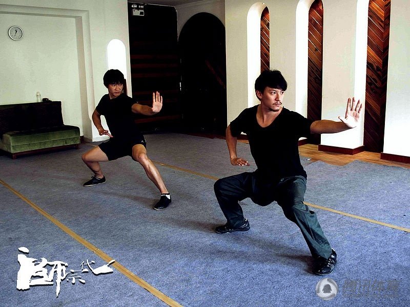 高清：章子怡学武术被压腿惨叫 师成秀拳脚图片