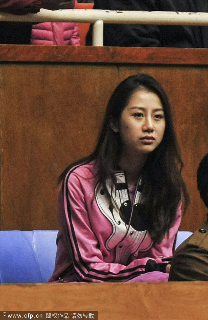 高清：奥神热身赛孙悦登场亮相 新婚妻子观战图片