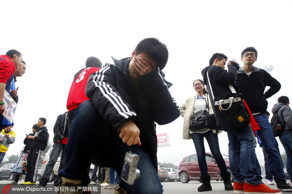 高清：艾弗森负债再次来华捞金 球迷激动落泪图片