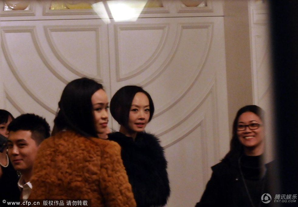 高清：陈鲁豫休息室忙工作敬业 身形骨瘦如柴图片